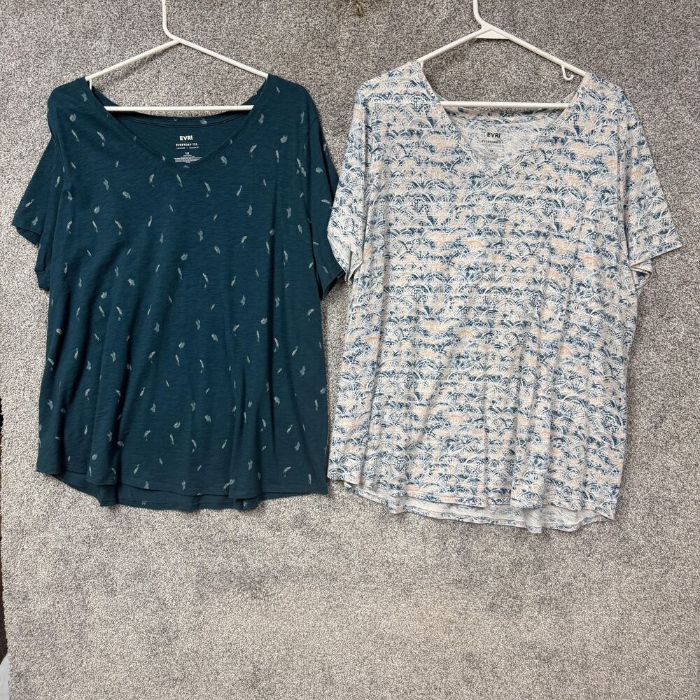 EVRI Everyday Tee Lot 2 1X Floral Chic Coastal Grandmacore Summerwear Oceancore